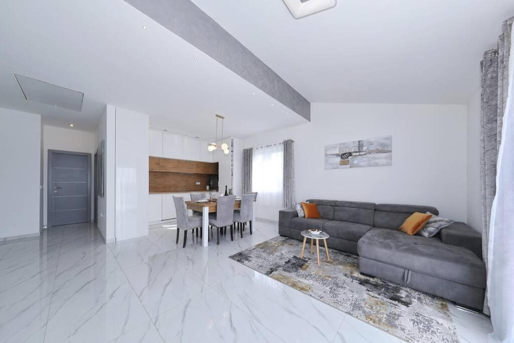 Apartman Chiara Galovac  Bagian luar foto